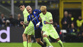 埃梅里两次各项赛事十连胜，是维拉队史首位做到的主帅（埃梅里两度率维拉各项赛事十连胜，成队史首位达成此纪录的主帅）