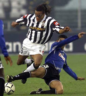 大连英博向上海海港发贺信：祝贺海港夺得2025赛季中超冠军