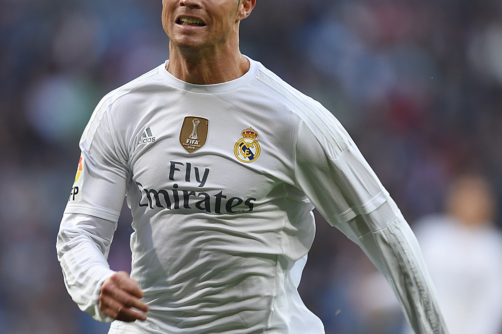 德容：难道我非要去英超才能证明自己的价值吗？我不这么认为（德容：证明价值不必非得去英超——我不认同这种看法）