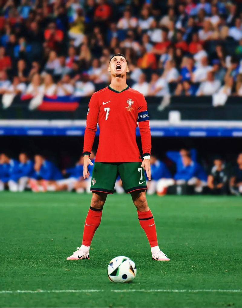 意媒：诺丁汉森林预计周二与尤文接触，以敲定道路的转会