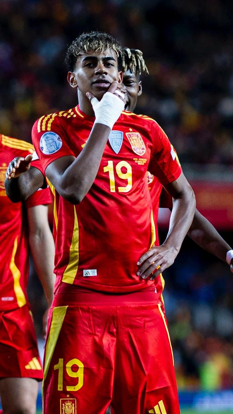 足球是朋友、梦想与人生的瞬间🔴⚫️⚽️