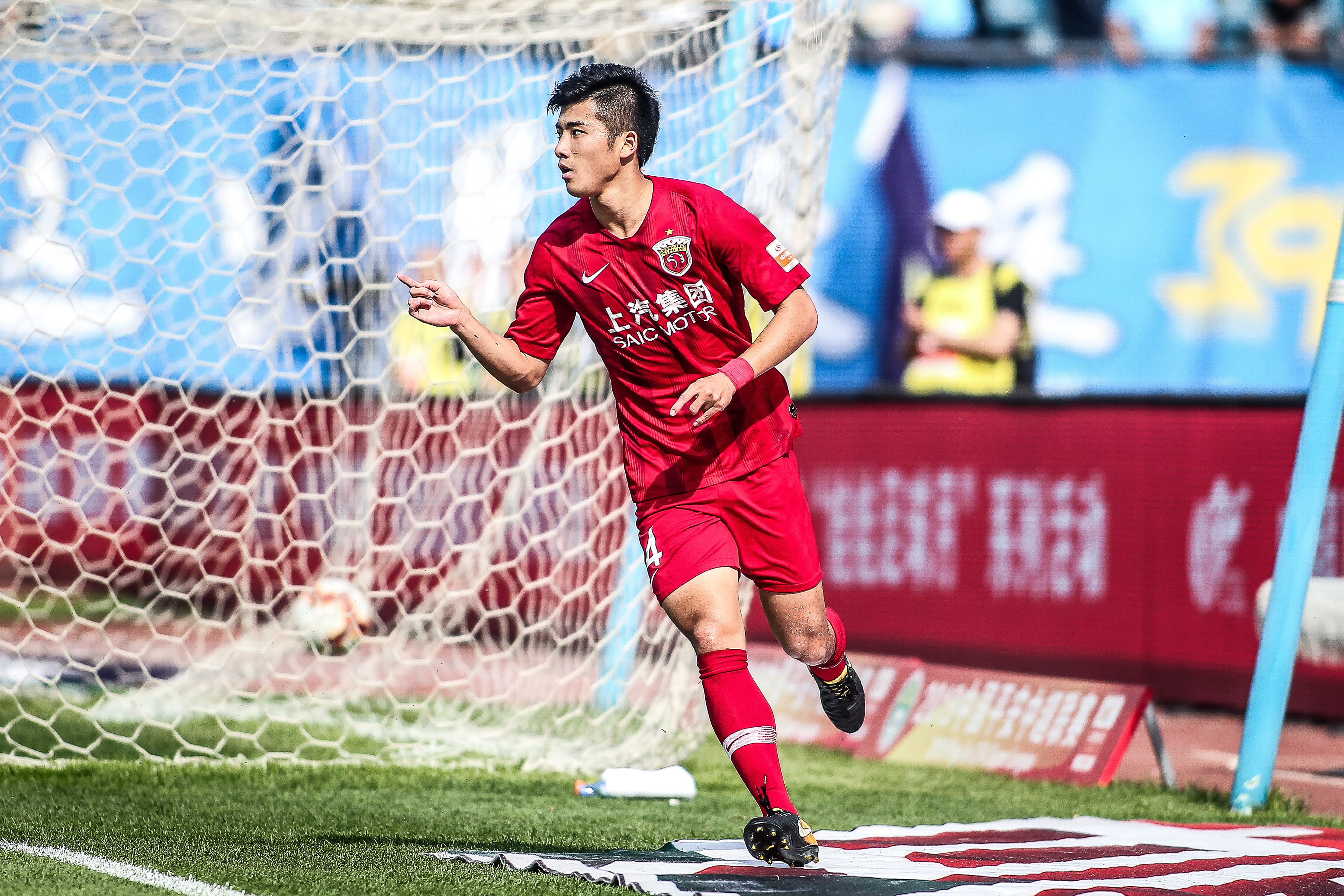 篮球篮网主力球员赛后受媒体采访