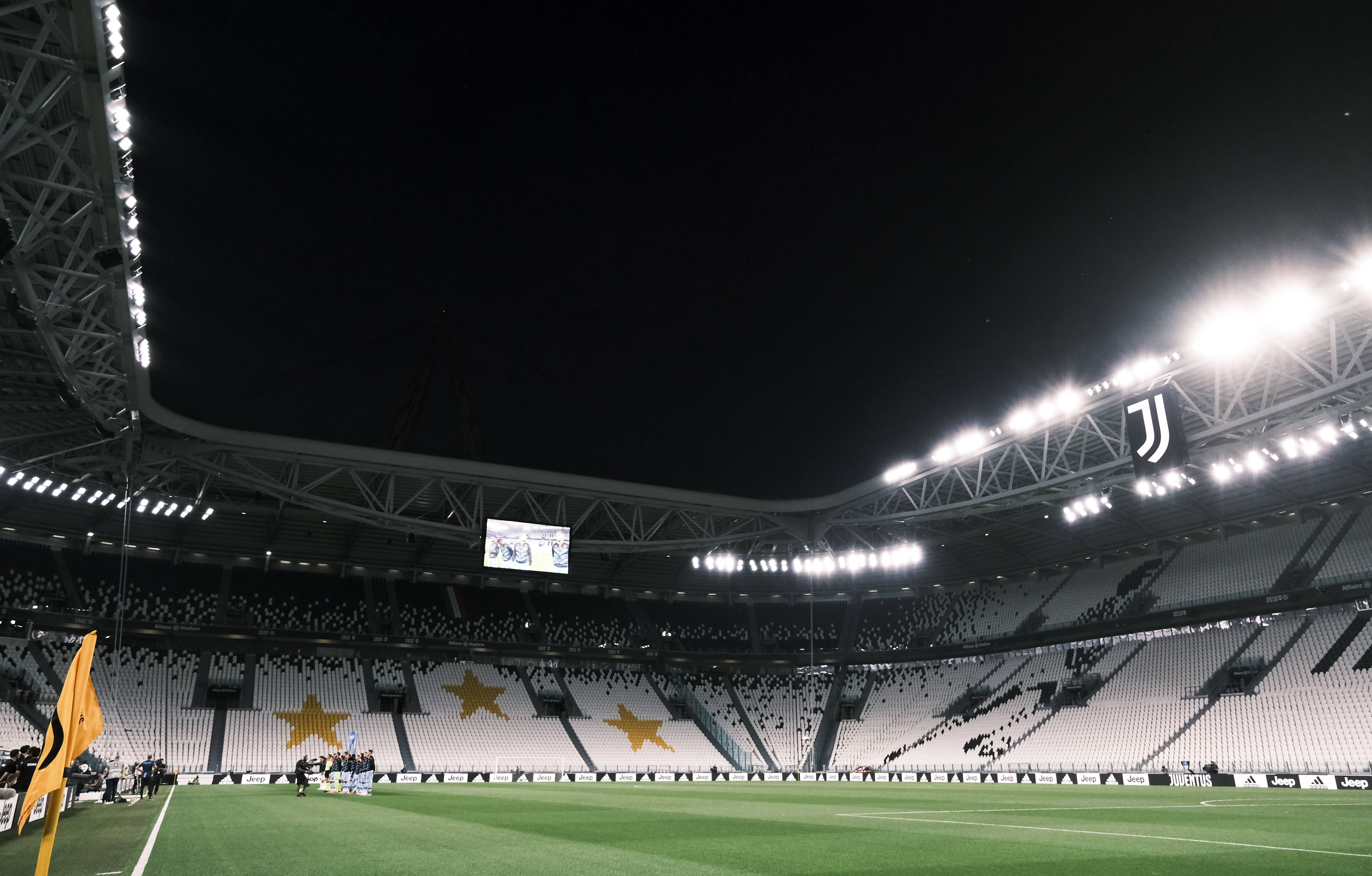 女足明星遭百万富翁跟踪骚扰，雇佣保镖应对