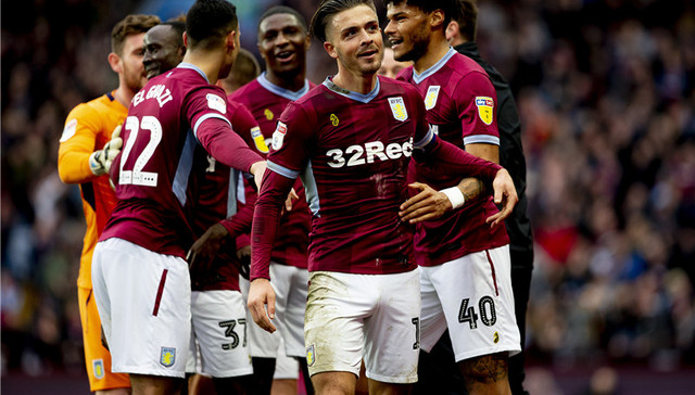 有些尴尬，巴林门将在成功扑救后不慎用脚打入乌龙且弄伤自己