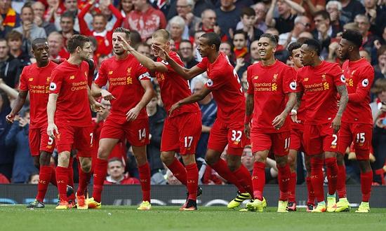 久常凉在比赛中手滑，球杆脱手刚好砸在了自己的小球上