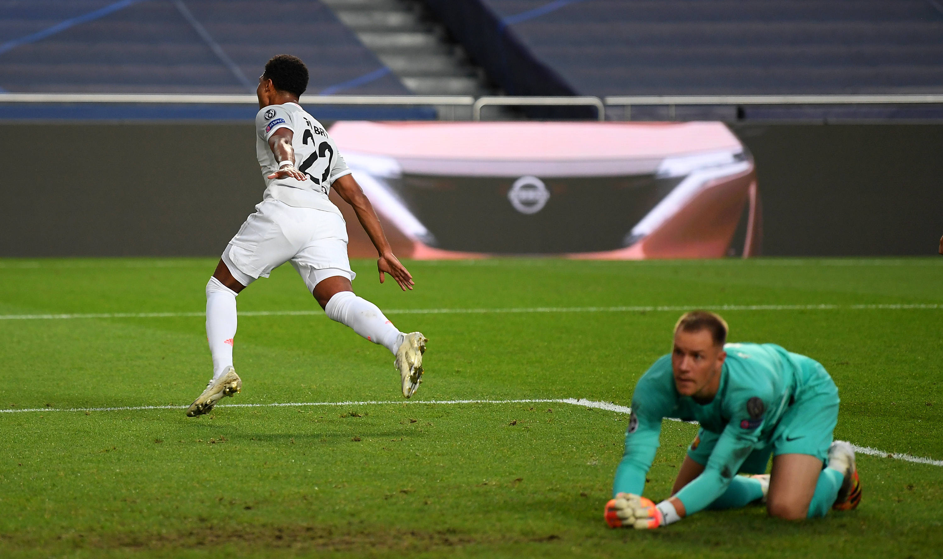 西媒：阿隆索担心在国王杯阴沟翻船，依然带姆巴佩出征（西媒称：担忧国王杯翻车，阿隆索仍携姆巴佩随队出征）