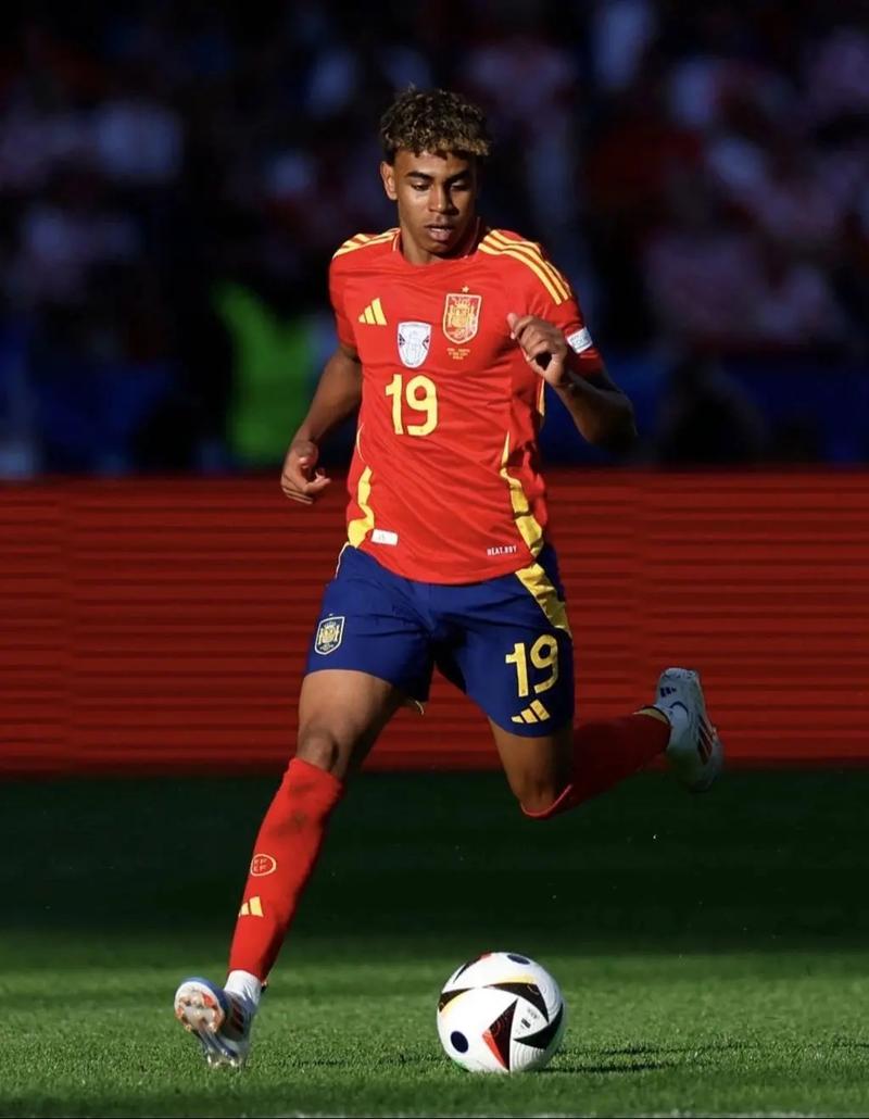 热议徐正源离任：“功勋主教练”称号很业余，又一次韩流褪去（徐正源离任引热议：“功勋主帅”称谓遭质疑，韩流再度退潮）