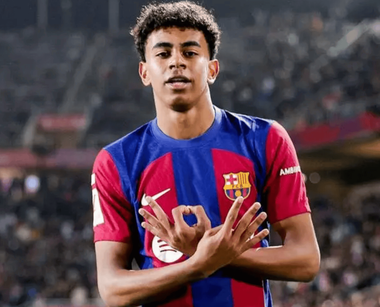 6场比赛狂砍230分！爱德华兹近6场场均命中5记三分