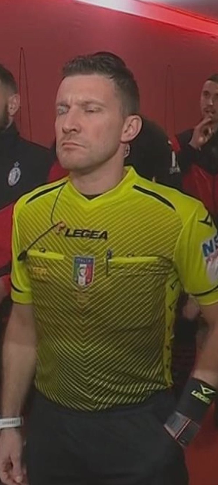 滑手扮关公成都街头玩滑板