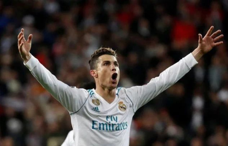 自由身的重逢？阿贾克斯将目光投向昔日爱徒富安健洋（阿贾克斯相中富安健洋，自由身重聚在望？）