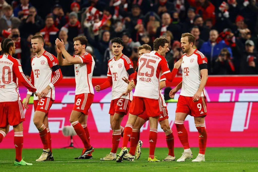 记者：邵佳一执教国足会带着部分在青岛西海岸的助手（记者称邵佳一若执掌国足，将带上部分青岛西海岸助手）