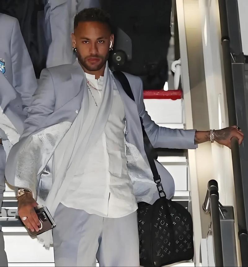 难逃伤病魔爪！巴西后场双核成为“双脆”，米利唐布雷默近些年连续重